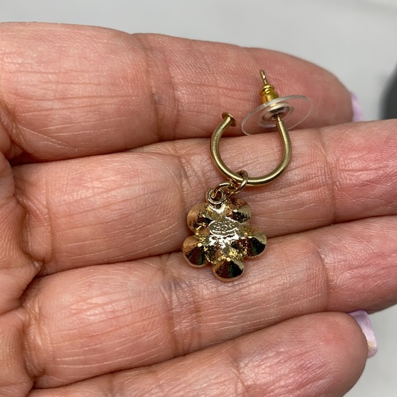 Fall 2006 Authenticated Chanel Earrings - Picture 7 of 8